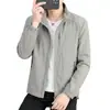 Chaqueta corta ligera, resistente a las arrugas y casual para hombre con cuello alto, un nuevo estilo otoño 2026, perfecta para papás