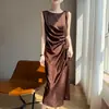 Vestido de satén con rayas, sin mangas, con fruncido plisado y cinturón de corbata, de cintura alta y línea A favorecedora para el verano