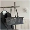 Bolsa de mão estética de moda casual para o trabalho, cor sólida, grande capacidade, estilo retrô europeu e americano, bolsa de ombro baguette, novo 2026