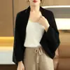 Abrigo tipo chal versátil para todas las estaciones Andi de terciopelo, calentador de hombros y cuello, capa tejida para mujer, se puede usar como prenda exterior, algodón negro