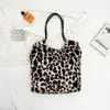Bolsa Tote de Pelúcia com Estampa de Leopardo Simples de Grande Capacidade 2026 Nova Tendência Moda Bolsa de Ombro Estilosa Bolsa de Braço Bolsa Feminina