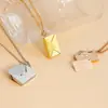 Moda europea y americana joyería collar abierto sobre de acero de titanio para mujer colgante de acero inoxidable inscripción carta de amor regalo de boda moda