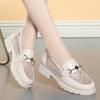 Sapatos de couro macio com sola macia para o verão, mocassins de malha femininos, 2023, novos sapatos femininos de meia-idade e idosos, sapatos para mães, sapatos de couro confortáveis