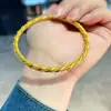 Tienda de Oro Mismo Estilo Pulsera Retorcida Minimalista Chapada en Oro de Diseño Nicho, Imitación Oro, Pulsera de Moda de Lujo Ligero de Gama Alta para Mujer