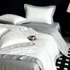 Nuevo juego de ropa de cama de cuatro piezas de jacquard de estilo de lujo ligero, amigable con la piel, ropa de cama simple y elegante para todas las estaciones