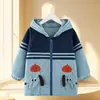 Ropa exterior impermeable y resistente a las manchas de longitud media para niños, una prenda protectora para niños, adecuada para otoño e invierno, con cierre de cremallera, y diseñada como una sudadera con capucha para bebés