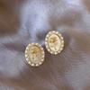Pendientes de perla de camelia para mujer, estilo retro, ligeros, de lujo, con diseño de nicho, accesorios para las orejas, 2023