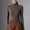 Primera línea de prêt-à-porter Yangzi de lana fina 100% para mujer, cuello semi-alto, corte ajustado, efecto adelgazante, suéter de punto