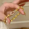 Libro Rojo Explosivo Pulsera de Hebilla de Herradura Ojo de Gato Exquisita Estilo Retro Francés Lujo Ligero Gama Alta Elegante Pulsera Versátil para Mujeres