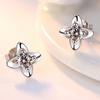 Tiktok Pinduoduo personalidad simple hoja de la suerte hierba circón joyería para orejas pendientes chapados en plata elegantes combinan con todo lindos pendientes de botón