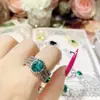 Anillo de Huevo de Forma Grande Estilo Clásico Camelia Joyería de Gama Alta Imitación Para Verde Colgante de Gema Brillante Lujoso Diamante Completo