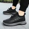 Sapatos Casuais de Algodão Aconchegantes e Espessos de Veludo para Outono e Inverno 2025 Sapatos de Pai Slip-On com Solado Grosso Sapatos de Algodão Masculinos com Solado Macio