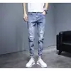 Jeans Delgados de Otoño para Hombre Estilo Coreano Ajuste Delgado 2025 Gama Alta Azul Claro Juventud Rectos Elásticos Casuales