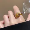 Anéis de Flor Coloridos para Mulheres, Toque de Luxo Leve e de Alto Padrão, Novo Modelo 2026 Design de Anel Aberto, Anel de Dedo Indicador de Nicho, Anel Exquisito