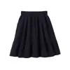 Falda corta blanca plisada para mujer en otoño, adecuada para figuras petite, con cintura alta elástica, adelgazante, versátil, con un diseño de línea A drapeado.