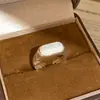 Anillo Sencillo de Concha Blanca Chapado en Oro Real de 18K Anillo Ovalado de Resina Lujo Ligero Gama Alta Anillo para Dedo Índice Joyería de Moda para Mujer