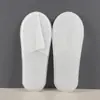 Pantuflas Desechables para Hotel y B&B, Color Sólido, Estampado Tridimensional, Cómodas, Transpirables, de Tela No Tejida, en Stock, Venta al por Mayor desde el Fabricante