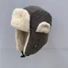Chapéu Lei Feng de Camurça para Inverno para Homens e Mulheres, Chapéu Quente com Proteção para Orelhas para Ciclismo ao Ar Livre, Chapéu de Algodão do Nordeste à Prova de Vento e Frio com Forro de Fleece