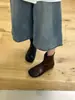Botas de Cano Curto Femininas para o Inverno de 2026, Estilo Vintage Novo, Bico Diviso, Zíper Traseiro, Sola Reta, Emagrecedoras e Elegantes
