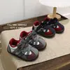 Zapatos de bebé estilo coreano 2026, nuevas zapatillas de cuero estilo coreano para niños pequeños y zapatos estilo Forrest Gump para mujer, modelo 6731