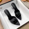 Sapatos de salto alto em verniz, emagrecedores, novo estilo verão 2026, versáteis, salto agulha, bico fino, elegantes e sexy, sandálias de calçar para uso externo