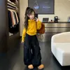Moda Otoñal para Niñas Estilo Deportivo Amarillo Sudadera con Capucha y Cremallera Cárdigan Pantalones Cargo Versátiles Casuales Conjunto Fresco de Moda