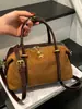 Bolso de mano de ante de nicho coreano para mujer, nuevo bolso de hombro para el día a día 2026, bolso versátil y elegante para el antebrazo