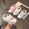 Zapatos para Caminar de Bebé 2025 Nuevos Zapatos de Primavera y Otoño para Bebés Casuales Versátiles Superficie Suave Suela Suave Zapatos para Bebés Zapatos para Niños Pequeños Modernos