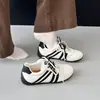 Zapatos de entrenamiento alemanes de cuero transpirable para mujer otoño 2026 nuevo estilo suela blanda zapatos blancos pequeños zapatos Forrest Gump zapatos deportivos casuales para correr