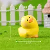 Fofa, gordinha, pequena figura de pato amarelo em resina, acessório de paisagem em miniatura DIY, um charmoso ornamento de mesa para o escritório