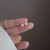 Mini brincos de furo para orelha com coração brincos de tarraxa estilo frio simples brincos de tarraxa para cartilagem da orelha brincos de haste para orelha