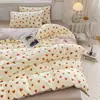 Juego de ropa de cama de cuatro piezas, grado A, para madres y bebés, que incluye una sábana bajera, muselina de doble capa, funda de edredón simple de algodón lavado y un juego de tres piezas de sábanas adecuado para dormitorios estudiantiles