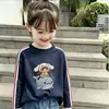 Camiseta de algodão puro estilo americano com três listras para meninas, nova blusa de manga comprida soltinha para primavera e outono para crianças mais velhas, camiseta básica infantil estilosa
