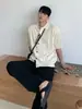 Cardigã masculino de manga curta para o verão com gola de lapela, feito de seda gelada, design simples de botões, nicho, estilo casual maduro, camisa de manga meia-manga lisa