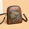 Bolso de hombro retro de estilo chino de moda para mujer, bolso de moda para madre de mediana edad con múltiples compartimentos, gran capacidad, bolso bandolera en relieve, moderno