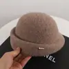 Sombrero de copa para mujer Sombrero de cubo de perlas Decoración simple de perlas Corona redonda Sombrero de montar Temperamento Sombrero de copa pequeño Elegante Boina para madre