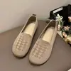 ExplosivoOco Leve Mãe Verão Malha Respirável Solado Macio Tecido Velho de Pequim Sapatos Planos Meia-Idade e Idosos Buraco Mulheres