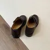 Mocasines negros estilo británico retro para mujer 2026 nuevos con tacón grueso y cierre de velcro, zapatos casuales de cuero slip-on versátiles