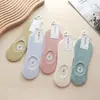 Meias Invisíveis de Agulha Dupla Haibaina Nova Coleção Primavera/Verão 2026 Estilo Japonês Listra Vertical Boca Rasa Silicone Cor de Doce Meias Femininas