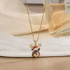 Colar de Natal Europeu e Americano Desenho Animado Alce com Gotejamento de Óleo Boneco de Neve Sino Design Criativo Presente Colar Versátil para Mulheres