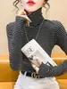 Top térmico de cuello alto a rayas blancas y negras para mujer, moderno y elegante, con un toque de alta gama, adecuado para otoño e invierno