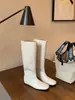Versão em couro do mesmo estilo da Mom Uva, botas femininas versáteis macias e finas com 4cm de altura, botas longas de bico quadrado baixo
