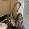 Bolsa Tote Nova Retrô Outono 2026 Moda Nicho Feminina Bolsa de Ombro de Braço Bolsa de Ombro Único de Alta Qualidade para o Dia a Dia