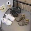 Zapatillas para niñas 2026 otoño nuevo modelo, zapatos tipo papá ligeros de suela blanda para niños, zapatos versátiles casuales para caminar para niños