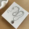 Colar com pingente de letra para clavícula com design geométrico simples e de nicho, moderno e versátil, toque de alta qualidade, luxo leve e elegante com uma vibe cool