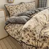 Juego de ropa de cama de cuatro piezas de terciopelo de leche para invierno, acolchado engrosado y forrado de felpa, sábana doble y funda de edredón