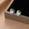 Pendientes de Corazón con Tachuelas de Diamantes Lindos y Vibrantes, de Moda Popular, Nuevos, para Mujer, con un Toque de Lujo Ligero y de Alta Gama, Pendientes de Aguja de Plata