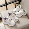 Zapatillas de malla para niñas, zapatillas tipo dad de malla transpirable para verano, zapatillas blancas para niños con velcro, suela suave y antideslizante