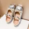 Zapatos de Cuero para Niñas 2026 Primavera y Otoño Nueva Moda Elegantes Zapatos de Princesa con Perlas Antideslizantes Versátiles Zapatos Casuales para Niños Modernos