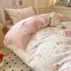 Juego de ropa de cama de tres piezas para cama individual de dormitorio estudiantil, 100% algodón, funda de edredón de dibujos animados, sábana plana y sábana bajera, nuevo modelo 2026
